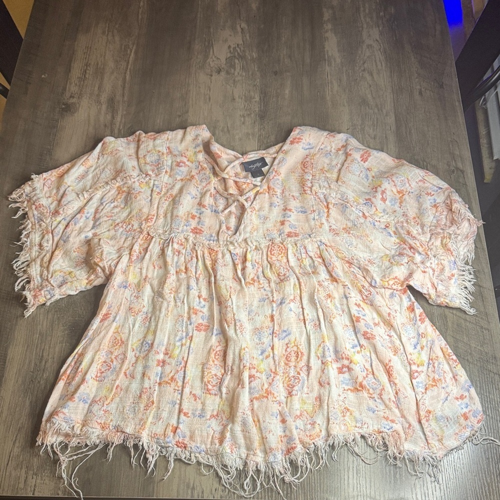 Daytrip Women's Butterfly Sleeve Floral Top in Soft Pink and Cream